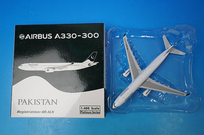 1:400 A330-300 PIA Pakistan 4R-ALN 11446 Phoenix airplane model