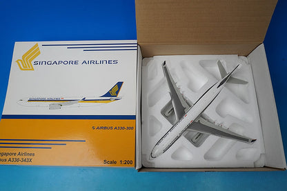 1:200 A330-300 Singapore 9V-STE XX2848 JC Wings airplane model