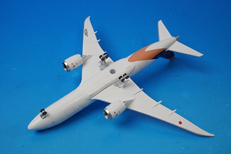 1:400 B787-8 Air Japan JA803A complete with WiFi radome and gear NQ40113 ANA airplane model
