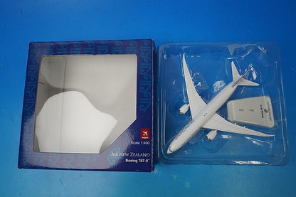 1:400 B787-9 New Zealand Wing attitude No registration number 5125 Hogan airplane model