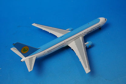 1:400 Boeing 767-300 Uzbekistan VP-BUA AC18117B Aeroclassics