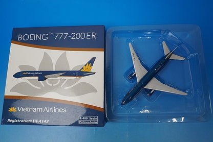 1:400 B777-200ER Vietnam VH-A143 11074 Phoenix airplane model