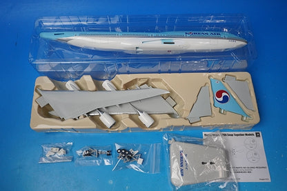 1:200 B747-8 Korean Air No registration number assigned 2407 Hogan airplane model