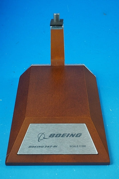 1:200 B747-8i Boeing House Color N6067E XX2001 JC Wings airplane model