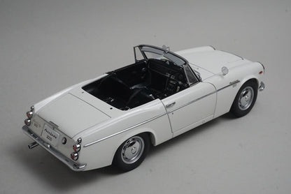 1:18 AUTOart 77433 Datsun Fairlady 2000 SR311 White model car