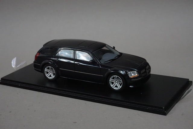 1:43 SPARK S0872 Dodge Magnum SRT 8 2006 Black