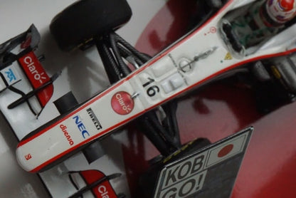 1:43 MINICHAMPS 413110186 Sauber Show Car 2011 #16 model car