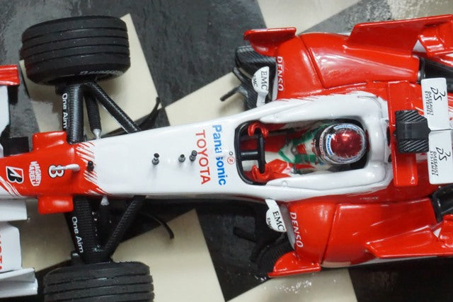 1:43 MINICHAMPS 400060008 Panasonic Toyota Racing TF106 2006 J. Trulli #8