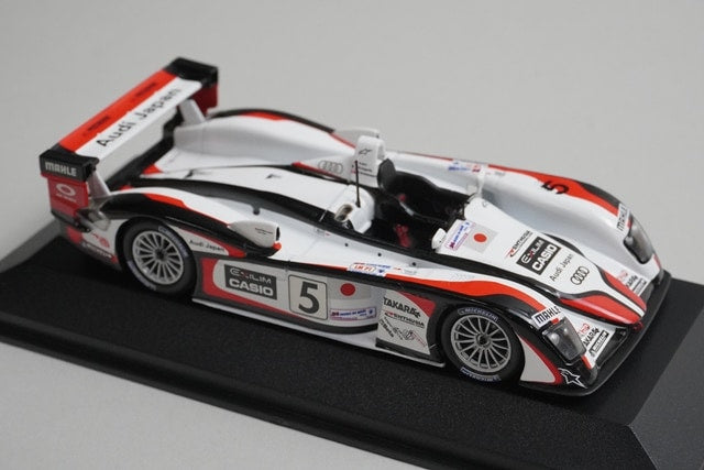 1:43 MINICHAMPS 400041305 Audi R8 24H LM 2004 #5 model car