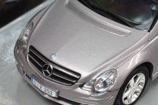 1:43 MINICHAMPS B66962243 Mercedes-Benz R Class 2005