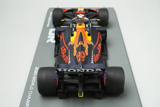 1:18 SPARK 18S609 Red Bull Racing Honda RB16B Abu Dhabi GP 2021 Winner #33 model car
