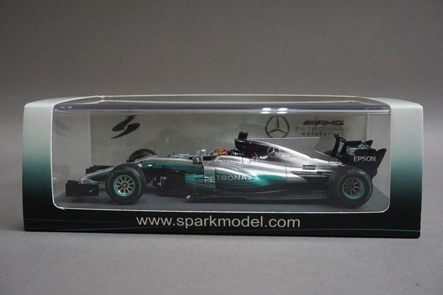 1:43 Spark S5030 Mercedes-AMG F1 W08 Chinese Grand Prix Winner 2017 #44 L. Hamilton model car