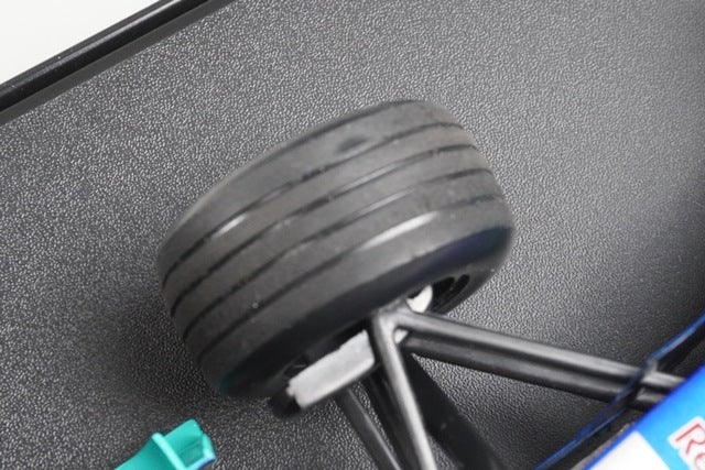 1:18 MINICHAMPS 180990012 Red Bull Sauber Petronas C18 1999 #12 P. Diniz model car