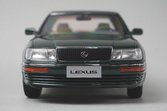 8230811G XiaoGuang MODEL 1:18 Lexus LS400 1993 Green