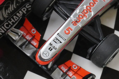 1:43 MINICHAMPS 530134305 Vodafone McLaren Mercedes MP4-28 2013 #5 model car