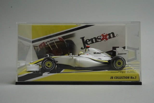 1:43 MINICHAMPS 403090092 Brown GP Show Car 2009 #22 model car