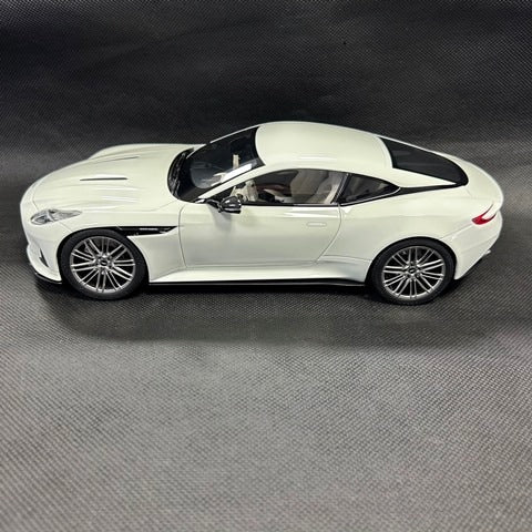 8250628YG XiaoGuang MODEL 1:18 Aston Martin DB12 White Glow in the Dark with Replacement Wheels