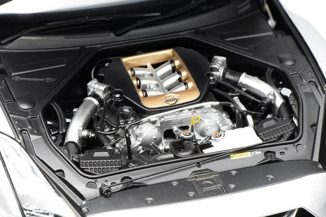 M83517 MOTORHELIX 1:18 Scale Nissan GT-R (R35) Track Edition Engineered By NISMO T-Spec 2022 Ultimate Metal Silver