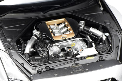 M83517 MOTORHELIX 1:18 Scale Nissan GT-R (R35) Track Edition Engineered By NISMO T-Spec 2022 Ultimate Metal Silver