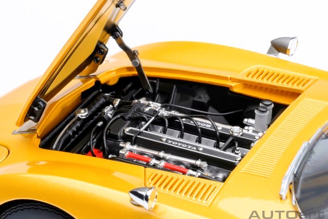 79549 AUTOart 1:18 Toyota 2000GT 1967 Gold model car