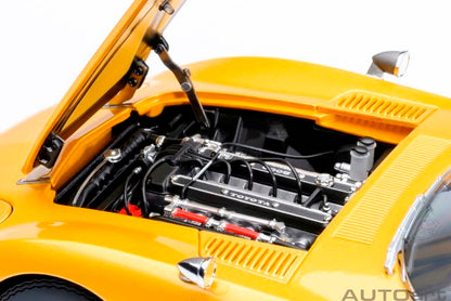 79549 AUTOart 1:18 Toyota 2000GT 1967 Gold model car