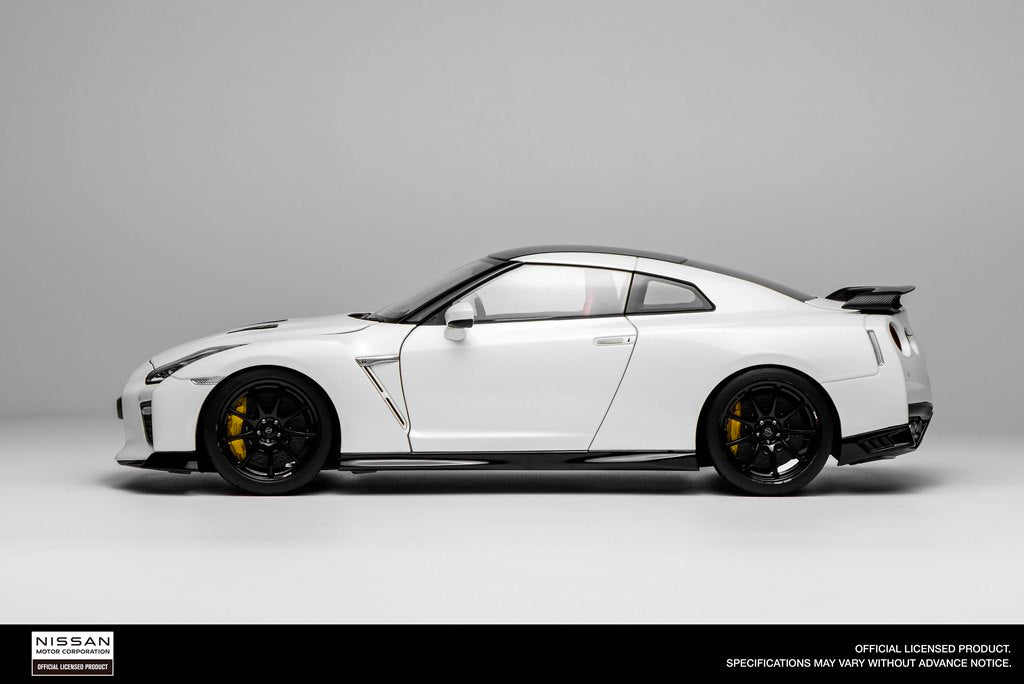 [ Pre-order ] M83518 MOTORHELIX 1:18 Nissan GT-R (R35) Track Edition Engineered By NISMO T-Spec 2022 Brilliant White Pearl