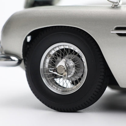 8251033 XiaoGuang MODEL 1:18 Aston Martin DB5 007 / Goldfinger Bond Car model car
