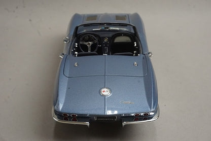 1:18 AUTOart 71192 Chevrolet Corvette Convertible 1963 Silver Blue