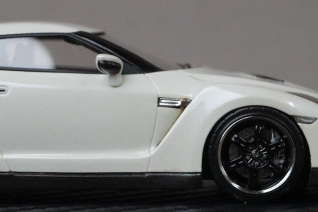 1:43 HPI 8438 Nissan GT-R (R35) SpecV Brilliant White Pearl