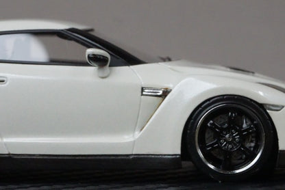 1:43 HPI 8438 Nissan GT-R (R35) SpecV Brilliant White Pearl