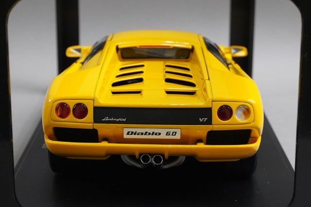 1:18 AUTOart 74526 Lamborghini Diablo 6.0 Yellow model car