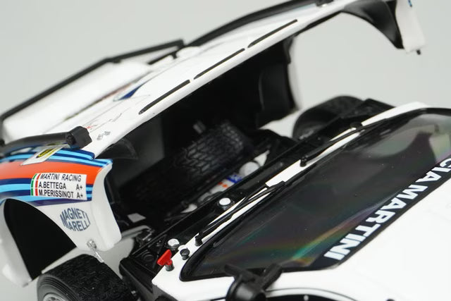 1:18 KYOSHO 08306J Lancia Rally 037 Safari 1985 #8 Martini