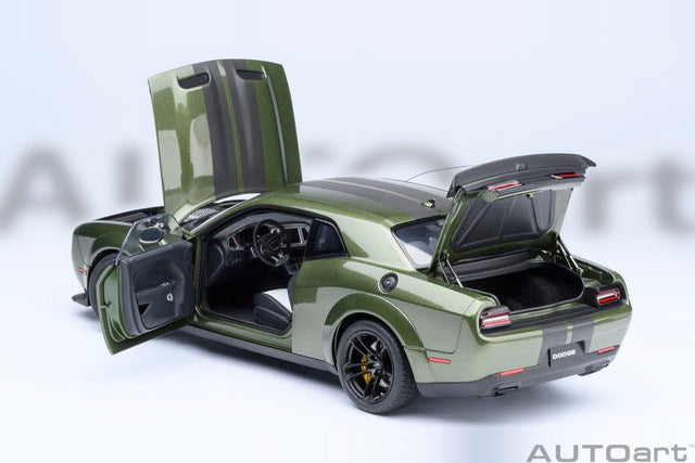 [ Pre-order ] 71761 AUTOart 1:18 Dodge Challenger SRT Jailbreak 2022 (Metallic Green with Carbon Black Stripes <F8 GREEN>)