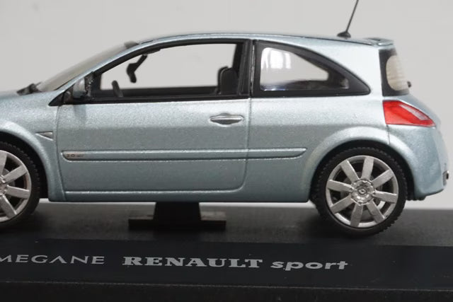 1:43 Universal Hobbies E2051 Renault Sport Megane Metallic Silver