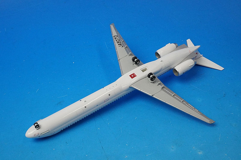 1:200 MD-90 JAL New Tsurumaru Paint JA8070 BJE3033 JALUX airplane model