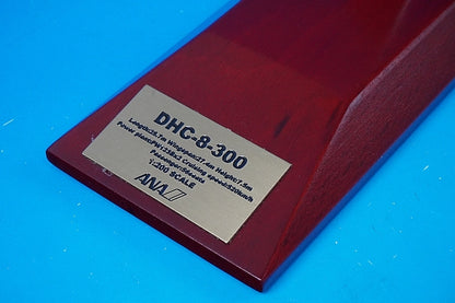 1:200 DHC-8-300 ANK JA801K with stand Blister Outer box missing DH28021 ANA airplane model