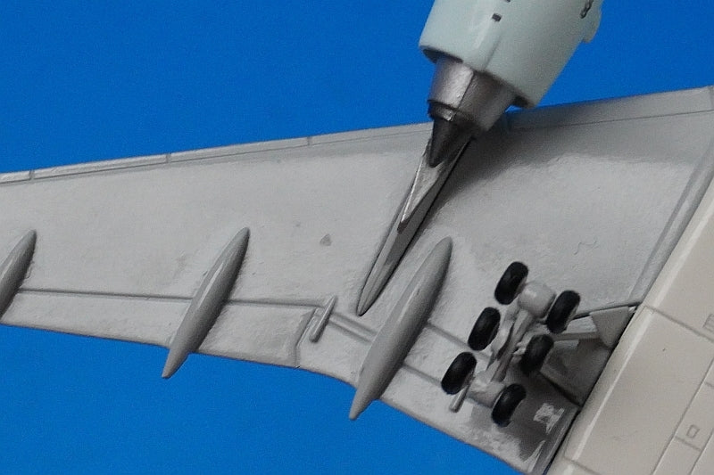 1:400 B777-300ER Cathay Pacific Oneworld B-KQI EW477W003 JC Wings airplane model