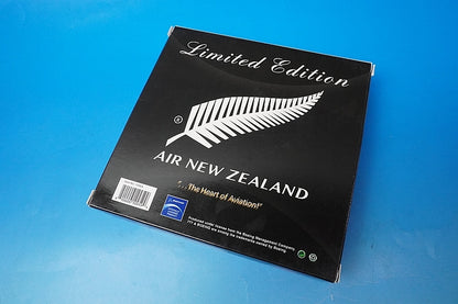 1:400 B777-300ER New Zealand ZK-OKR 10959 Phoenix airplane model