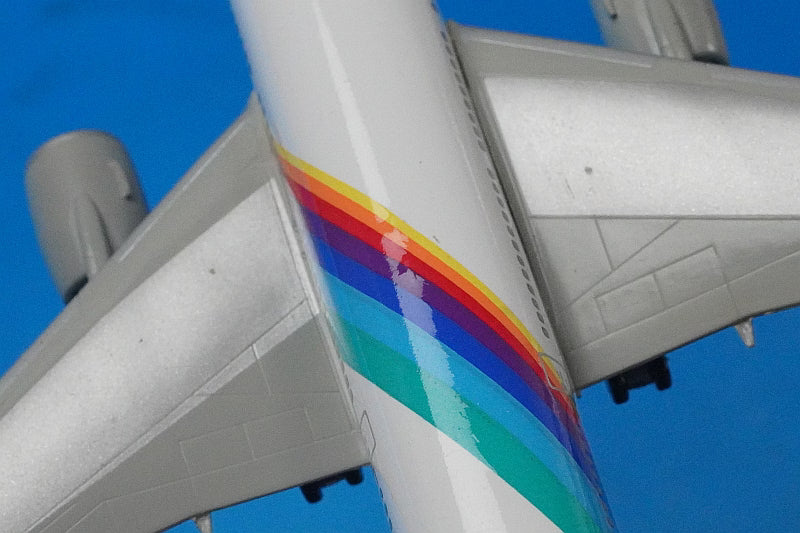 1:400 B777-200 JAS Rainbow Seven JA8977 55050 Gulliver airplane model
