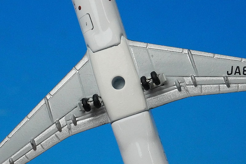 1:400 MD-90-30 JAL New Tsurumaru Paint JA8070 XX4941 JC Wings airplane model