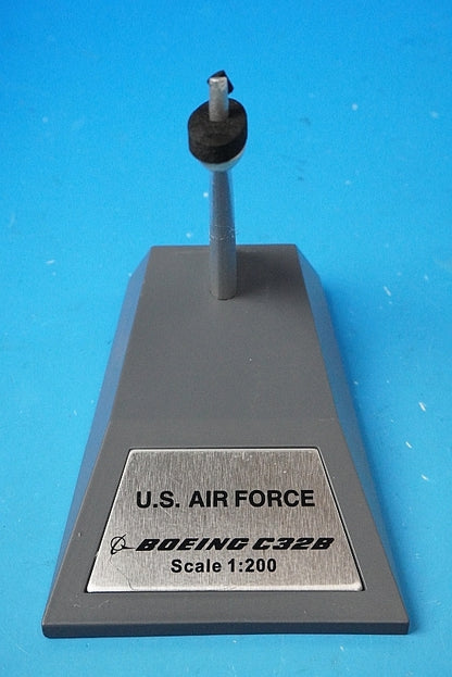 1:200 C-32B B757-200 USAF 02-5001 IFC32USAF02 INFLIGHT