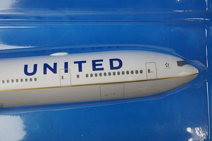 1:200 B777-300ER United *Registration number not assigned 10567 Hogan airplane model
