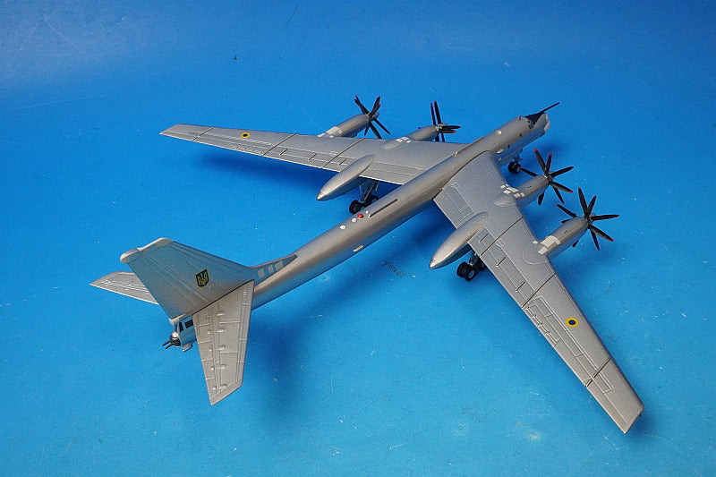 1:200 Tu-95MS Bear H Ukrainian Air Force 106th Heavy Bomber Division (Portava Museum Preservation Machine)#01 556538 Herpa
