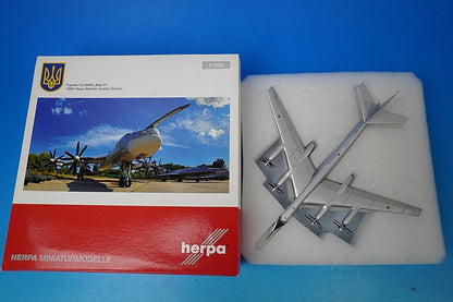 1:200 Tu-95MS Bear H Ukrainian Air Force 106th Heavy Bomber Division (Portava Museum Preservation Machine)#01 556538 Herpa