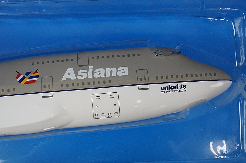 1:200 B747-400 Asiana HL7428 1240 Hogan airplane model