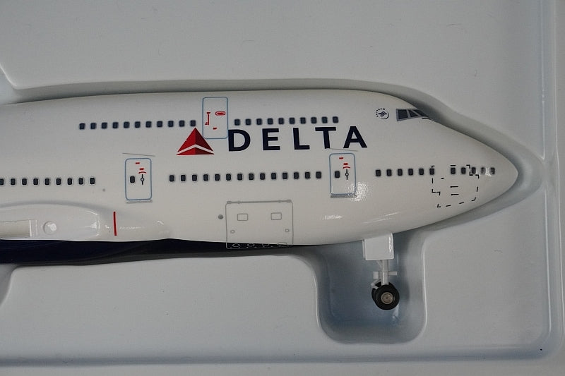 1:200 B747-400 Delta N665US SKR508 SKYMARKS airplane model