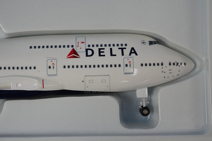 1:200 B747-400 Delta N665US SKR508 SKYMARKS airplane model