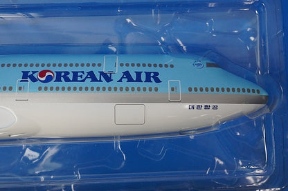 1:200 B747-8 Korean Air No registration number assigned 2407 Hogan airplane model