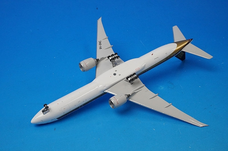 1:400 B777-300ER Singapore 9V-SNC 04330 Phoenix airplane model