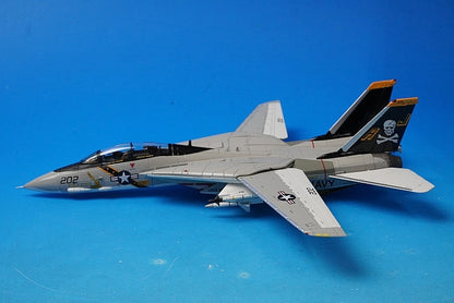 1:72 F-14A Tomcat U.S. Navy 84th Fighter Squadron Jolly Rogers AJ202 aboard the Nimitz Aircraft Carrier HA5211 Hobby Master